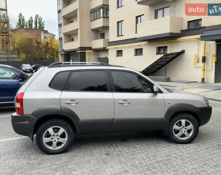 Сірий Хендай Туксон, об'ємом двигуна 1.98 л та пробігом 227 тис. км за 7800 $, фото 8 на Automoto.ua