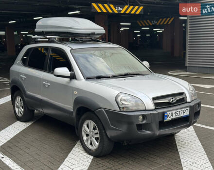 Сірий Хендай Туксон, об'ємом двигуна 2 л та пробігом 124 тис. км за 8900 $, фото 6 на Automoto.ua