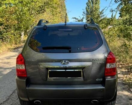 Серый Хендай Туксон, объемом двигателя 1.99 л и пробегом 146 тыс. км за 10000 $, фото 3 на Automoto.ua