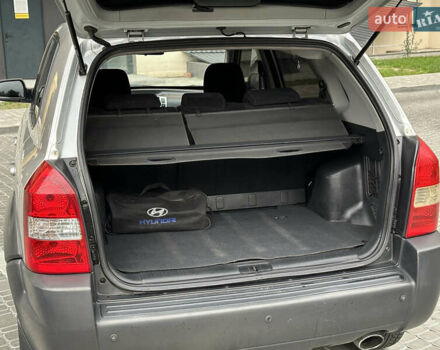 Сірий Хендай Туксон, об'ємом двигуна 1.98 л та пробігом 227 тис. км за 7800 $, фото 20 на Automoto.ua
