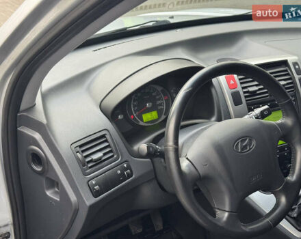 Сірий Хендай Туксон, об'ємом двигуна 2 л та пробігом 124 тис. км за 8900 $, фото 9 на Automoto.ua