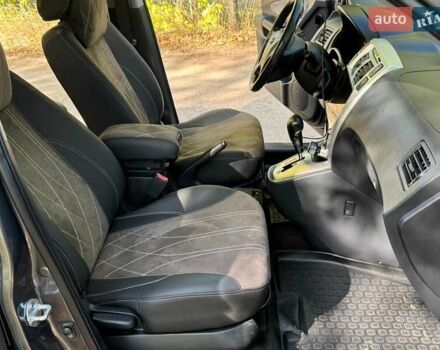 Серый Хендай Туксон, объемом двигателя 1.99 л и пробегом 146 тыс. км за 10000 $, фото 11 на Automoto.ua