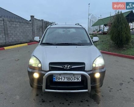 Серый Хендай Туксон, объемом двигателя 1.99 л и пробегом 132 тыс. км за 10000 $, фото 22 на Automoto.ua