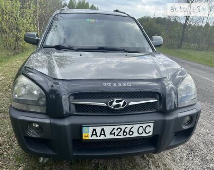 Серый Хендай Туксон, объемом двигателя 2 л и пробегом 175 тыс. км за 9662 $, фото 2 на Automoto.ua