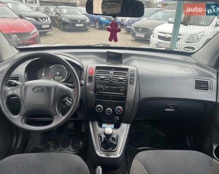 Серый Хендай Туксон, объемом двигателя 2 л и пробегом 158 тыс. км за 9600 $, фото 8 на Automoto.ua