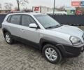 Серый Хендай Туксон, объемом двигателя 1.98 л и пробегом 189 тыс. км за 8300 $, фото 1 на Automoto.ua