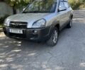 Сірий Хендай Туксон, об'ємом двигуна 2 л та пробігом 170 тис. км за 7999 $, фото 1 на Automoto.ua