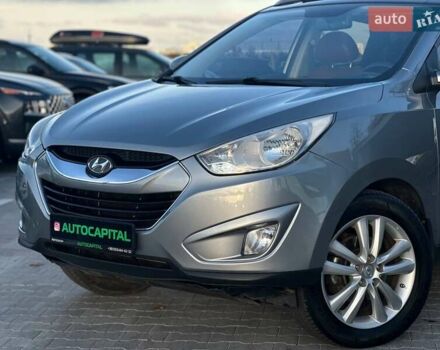 Серый Хендай Туксон, объемом двигателя 2.36 л и пробегом 150 тыс. км за 12990 $, фото 2 на Automoto.ua