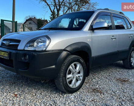 Хендай Туксон 2010 в Коломые на Automoto.ua Серый Хендай Туксон, объемом двигателя 2 л и пробегом 99 тыс. км за 9200 $, фото 2 на Automoto.ua