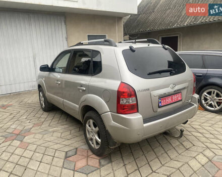 Сірий Хендай Туксон, об'ємом двигуна 1.98 л та пробігом 183 тис. км за 8350 $, фото 2 на Automoto.ua