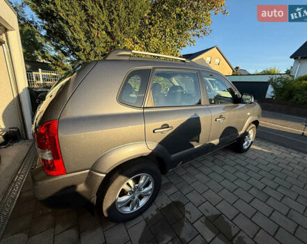 Серый Хендай Туксон, объемом двигателя 1.98 л и пробегом 117 тыс. км за 10350 $, фото 37 на Automoto.ua