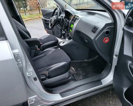 Серый Хендай Туксон, объемом двигателя 2 л и пробегом 100 тыс. км за 10400 $, фото 71 на Automoto.ua