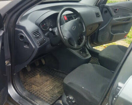 Сірий Хендай Туксон, об'ємом двигуна 2 л та пробігом 59 тис. км за 10400 $, фото 4 на Automoto.ua