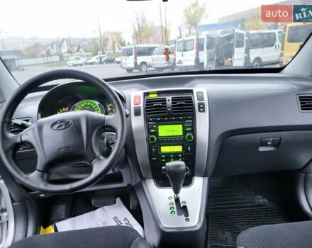 Серый Хендай Туксон, объемом двигателя 2 л и пробегом 100 тыс. км за 10400 $, фото 77 на Automoto.ua