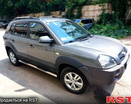 Серый Хендай Туксон, объемом двигателя 2 л и пробегом 245 тыс. км за 9500 $, фото 1 на Automoto.ua