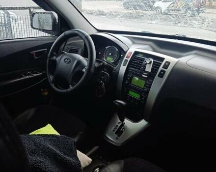 Серый Хендай Туксон, объемом двигателя 2.7 л и пробегом 204 тыс. км за 7200 $, фото 5 на Automoto.ua