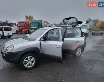 Серый Хендай Туксон, объемом двигателя 2 л и пробегом 100 тыс. км за 10400 $, фото 48 на Automoto.ua