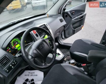 Серый Хендай Туксон, объемом двигателя 2 л и пробегом 100 тыс. км за 10400 $, фото 62 на Automoto.ua
