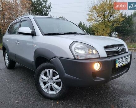 Серый Хендай Туксон, объемом двигателя 2 л и пробегом 100 тыс. км за 10400 $, фото 5 на Automoto.ua