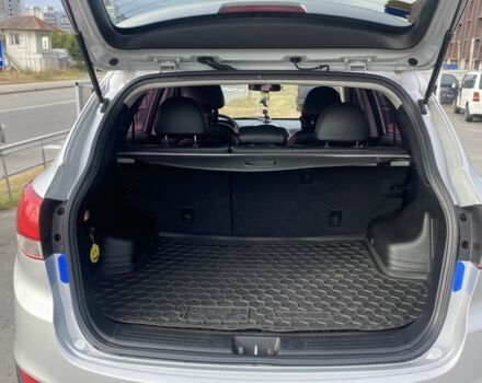 Сірий Хендай Туксон, об'ємом двигуна 2 л та пробігом 206 тис. км за 11500 $, фото 12 на Automoto.ua