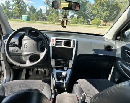 Серый Хендай Туксон, объемом двигателя 2 л и пробегом 139 тыс. км за 8700 $, фото 1 на Automoto.ua