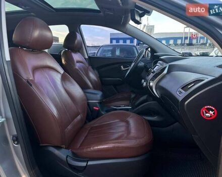 Серый Хендай Туксон, объемом двигателя 2.36 л и пробегом 150 тыс. км за 12990 $, фото 15 на Automoto.ua