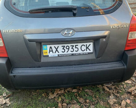 Сірий Хендай Туксон, об'ємом двигуна 2 л та пробігом 59 тис. км за 10400 $, фото 3 на Automoto.ua