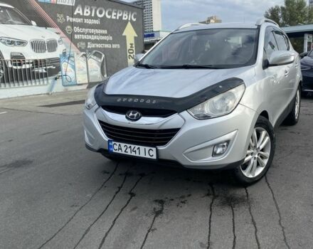 Сірий Хендай Туксон, об'ємом двигуна 2 л та пробігом 206 тис. км за 11500 $, фото 2 на Automoto.ua