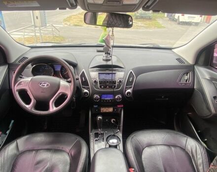 Сірий Хендай Туксон, об'ємом двигуна 2 л та пробігом 206 тис. км за 11500 $, фото 5 на Automoto.ua