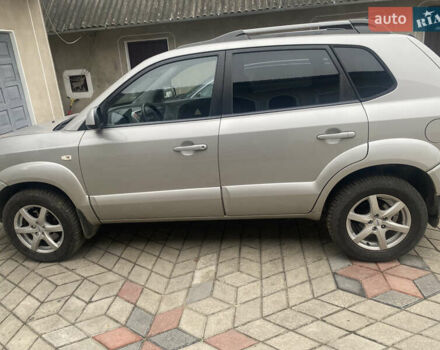 Сірий Хендай Туксон, об'ємом двигуна 1.98 л та пробігом 183 тис. км за 8350 $, фото 1 на Automoto.ua