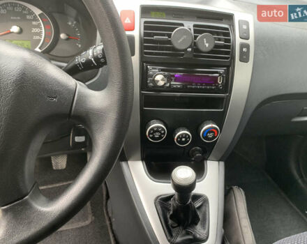 Серый Хендай Туксон, объемом двигателя 1.98 л и пробегом 117 тыс. км за 10350 $, фото 13 на Automoto.ua