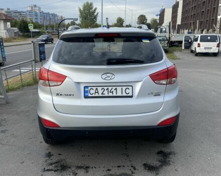 Сірий Хендай Туксон, об'ємом двигуна 2 л та пробігом 206 тис. км за 11500 $, фото 3 на Automoto.ua