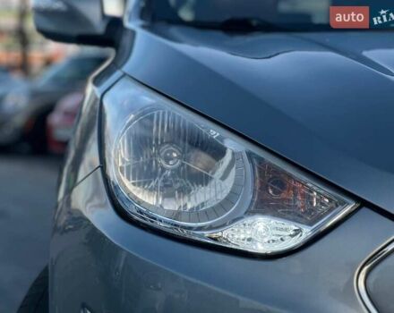 Серый Хендай Туксон, объемом двигателя 2.36 л и пробегом 150 тыс. км за 12990 $, фото 1 на Automoto.ua