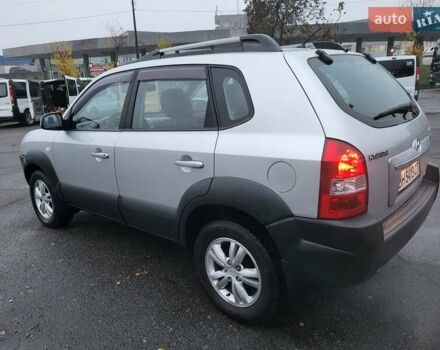 Серый Хендай Туксон, объемом двигателя 2 л и пробегом 100 тыс. км за 10400 $, фото 31 на Automoto.ua