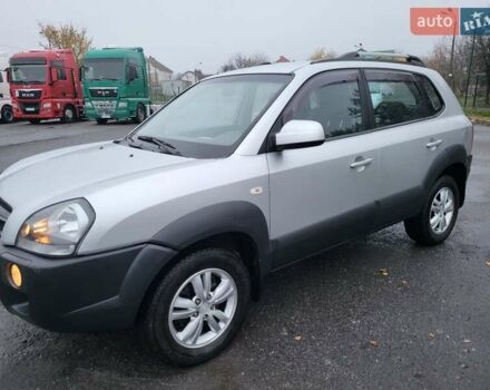 Серый Хендай Туксон, объемом двигателя 2 л и пробегом 100 тыс. км за 10400 $, фото 45 на Automoto.ua