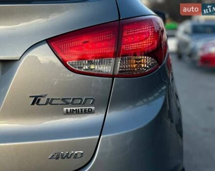 Серый Хендай Туксон, объемом двигателя 2.36 л и пробегом 150 тыс. км за 12990 $, фото 9 на Automoto.ua