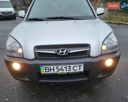 Серый Хендай Туксон, объемом двигателя 2 л и пробегом 100 тыс. км за 10400 $, фото 6 на Automoto.ua