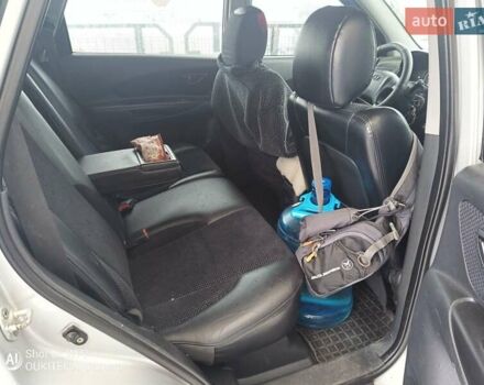 Серый Хендай Туксон, объемом двигателя 2.7 л и пробегом 204 тыс. км за 7200 $, фото 7 на Automoto.ua