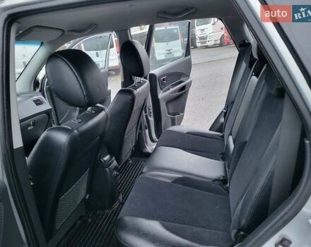 Серый Хендай Туксон, объемом двигателя 2 л и пробегом 100 тыс. км за 10400 $, фото 70 на Automoto.ua