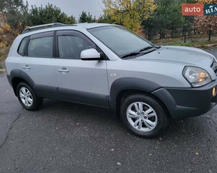 Серый Хендай Туксон, объемом двигателя 2 л и пробегом 100 тыс. км за 10400 $, фото 9 на Automoto.ua