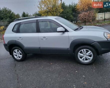Серый Хендай Туксон, объемом двигателя 2 л и пробегом 100 тыс. км за 10400 $, фото 8 на Automoto.ua