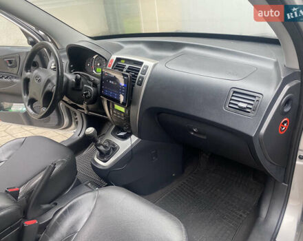 Сірий Хендай Туксон, об'ємом двигуна 1.98 л та пробігом 183 тис. км за 8350 $, фото 9 на Automoto.ua