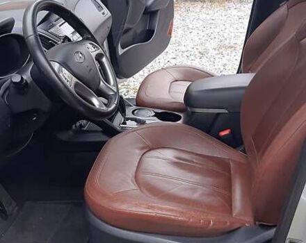 Серый Хендай Туксон, объемом двигателя 2.4 л и пробегом 115 тыс. км за 11200 $, фото 1 на Automoto.ua