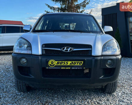 Хендай Туксон 2010 в Коломые на Automoto.ua Серый Хендай Туксон, объемом двигателя 2 л и пробегом 99 тыс. км за 9200 $, фото 1 на Automoto.ua