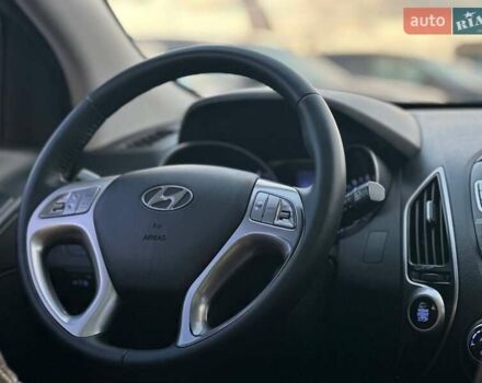 Серый Хендай Туксон, объемом двигателя 2.36 л и пробегом 150 тыс. км за 12990 $, фото 24 на Automoto.ua