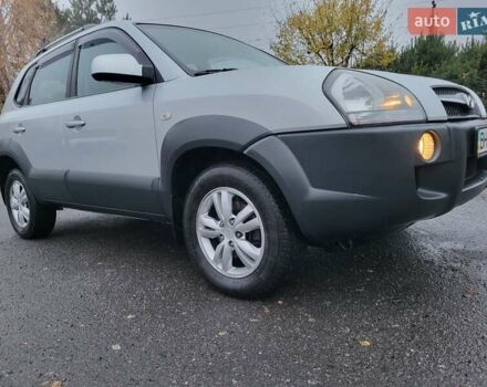 Серый Хендай Туксон, объемом двигателя 2 л и пробегом 100 тыс. км за 10400 $, фото 12 на Automoto.ua