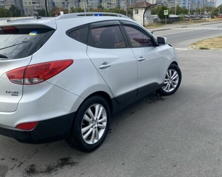 Сірий Хендай Туксон, об'ємом двигуна 2 л та пробігом 206 тис. км за 11500 $, фото 8 на Automoto.ua