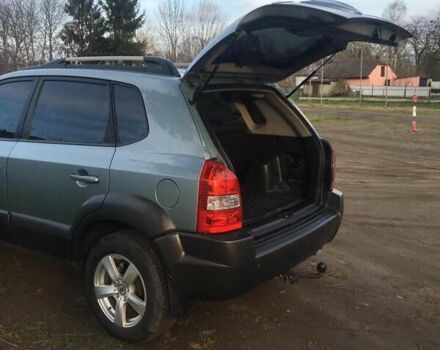 Сірий Хендай Туксон, об'ємом двигуна 2 л та пробігом 166 тис. км за 9500 $, фото 23 на Automoto.ua