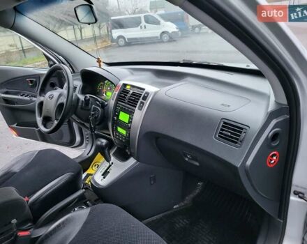Серый Хендай Туксон, объемом двигателя 2 л и пробегом 100 тыс. км за 10400 $, фото 79 на Automoto.ua