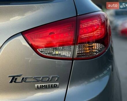 Серый Хендай Туксон, объемом двигателя 2.36 л и пробегом 150 тыс. км за 12990 $, фото 11 на Automoto.ua
